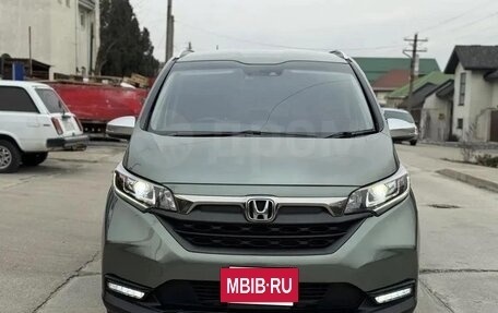 Honda Freed II, 2022 год, 1 330 000 рублей, 2 фотография