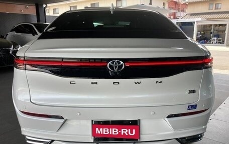 Toyota Crown, 2023 год, 6 100 000 рублей, 5 фотография