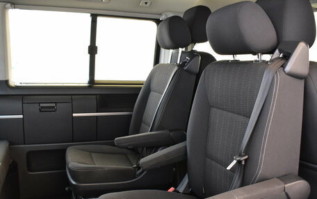 Volkswagen Multivan T6 рестайлинг, 2018 год, 3 950 000 рублей, 13 фотография