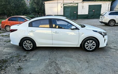 KIA Rio IV, 2020 год, 1 700 000 рублей, 2 фотография