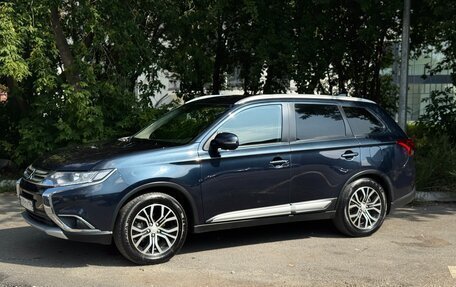 Mitsubishi Outlander III рестайлинг 3, 2018 год, 1 850 000 рублей, 2 фотография
