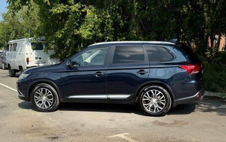 Mitsubishi Outlander III рестайлинг 3, 2018 год, 1 850 000 рублей, 3 фотография