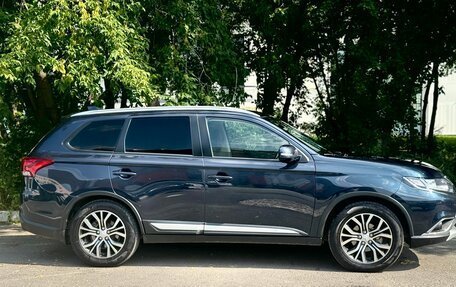 Mitsubishi Outlander III рестайлинг 3, 2018 год, 1 850 000 рублей, 9 фотография