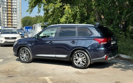Mitsubishi Outlander III рестайлинг 3, 2018 год, 1 850 000 рублей, 4 фотография