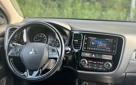 Mitsubishi Outlander III рестайлинг 3, 2018 год, 1 850 000 рублей, 12 фотография
