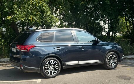 Mitsubishi Outlander III рестайлинг 3, 2018 год, 1 850 000 рублей, 6 фотография