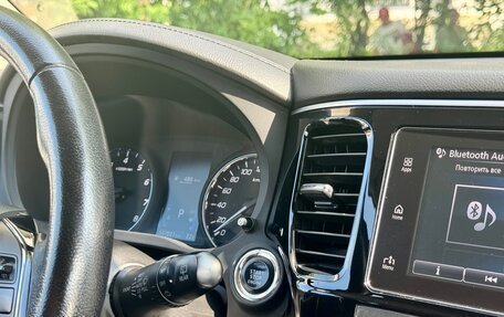 Mitsubishi Outlander III рестайлинг 3, 2018 год, 1 850 000 рублей, 15 фотография