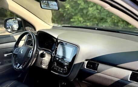 Mitsubishi Outlander III рестайлинг 3, 2018 год, 1 850 000 рублей, 11 фотография