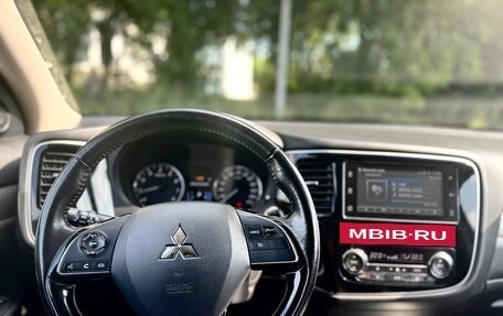 Mitsubishi Outlander III рестайлинг 3, 2018 год, 1 850 000 рублей, 13 фотография