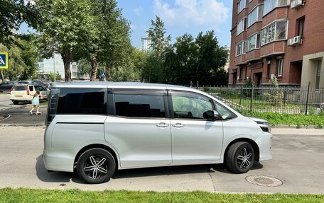 Toyota Voxy III, 2015 год, 2 300 000 рублей, 5 фотография