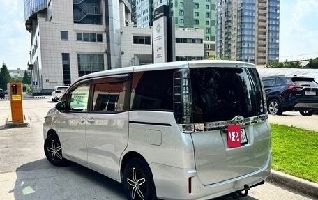 Toyota Voxy III, 2015 год, 2 300 000 рублей, 7 фотография