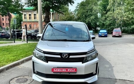 Toyota Voxy III, 2015 год, 2 300 000 рублей, 4 фотография