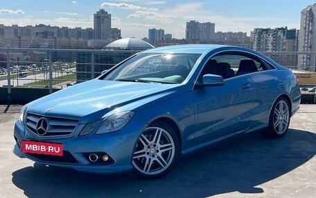 Mercedes-Benz E-Класс, 2011 год, 1 100 000 рублей, 4 фотография