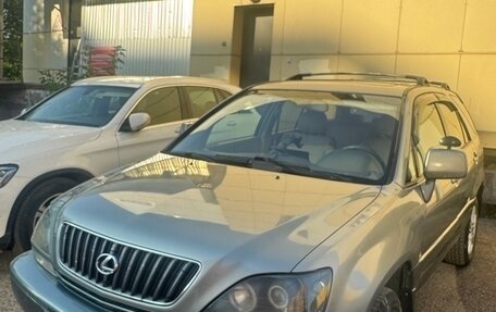 Lexus RX IV рестайлинг, 2000 год, 780 000 рублей, 1 фотография