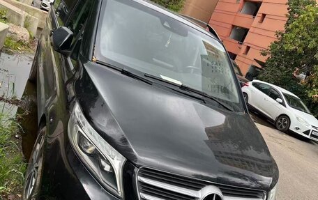 Mercedes-Benz V-Класс, 2018 год, 6 200 000 рублей, 2 фотография