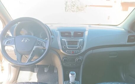Hyundai Solaris II рестайлинг, 2015 год, 520 000 рублей, 6 фотография