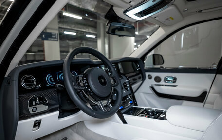 Rolls-Royce Cullinan, 2025 год, 55 000 000 рублей, 17 фотография