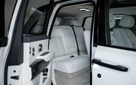 Rolls-Royce Cullinan, 2025 год, 55 000 000 рублей, 28 фотография