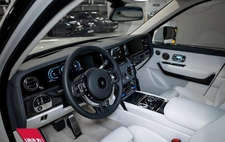 Rolls-Royce Cullinan, 2025 год, 55 000 000 рублей, 16 фотография