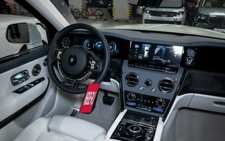 Rolls-Royce Cullinan, 2025 год, 55 000 000 рублей, 30 фотография