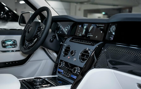 Rolls-Royce Cullinan, 2025 год, 55 000 000 рублей, 37 фотография