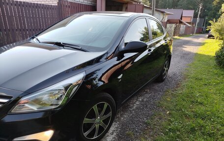 Hyundai Solaris II рестайлинг, 2015 год, 1 400 000 рублей, 2 фотография