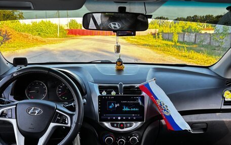 Hyundai Solaris II рестайлинг, 2013 год, 750 000 рублей, 2 фотография