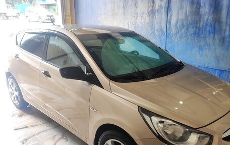 Hyundai Solaris II рестайлинг, 2011 год, 630 000 рублей, 2 фотография
