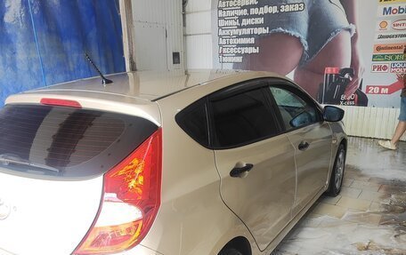 Hyundai Solaris II рестайлинг, 2011 год, 630 000 рублей, 3 фотография