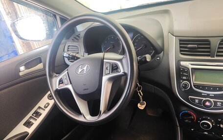 Hyundai Solaris II рестайлинг, 2011 год, 630 000 рублей, 10 фотография