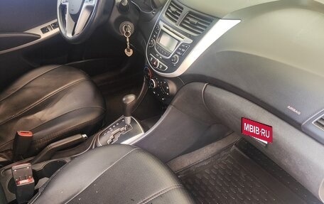 Hyundai Solaris II рестайлинг, 2011 год, 630 000 рублей, 11 фотография