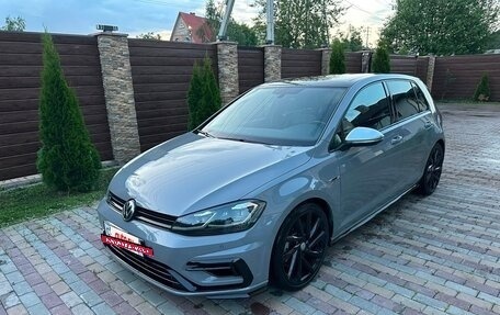 Volkswagen Golf R VII, 2017 год, 2 800 000 рублей, 2 фотография