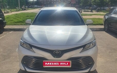 Toyota Camry, 2020 год, 2 450 000 рублей, 2 фотография