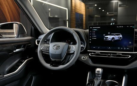Toyota Highlander, 2026 год, 5 600 000 рублей, 24 фотография