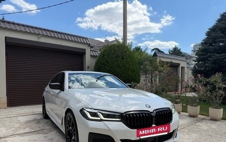 BMW 5 серия, 2020 год, 5 990 000 рублей, 2 фотография