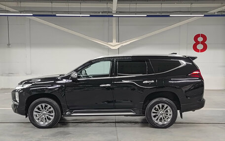 Mitsubishi Pajero Sport III рестайлинг, 2022 год, 3 990 000 рублей, 8 фотография