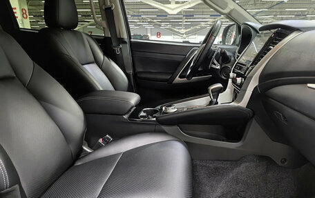 Mitsubishi Pajero Sport III рестайлинг, 2022 год, 3 990 000 рублей, 11 фотография