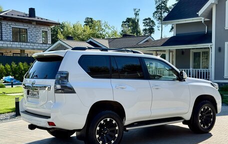 Toyota Land Cruiser Prado 150 рестайлинг 2, 2015 год, 4 075 000 рублей, 5 фотография