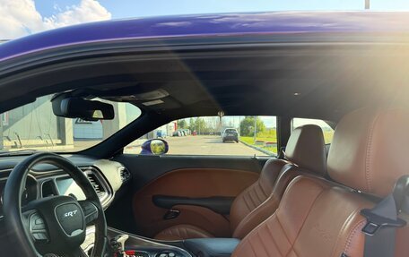 Dodge Challenger III рестайлинг 2, 2015 год, 5 850 000 рублей, 5 фотография