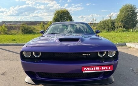 Dodge Challenger III рестайлинг 2, 2015 год, 5 850 000 рублей, 12 фотография