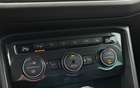 Volkswagen Tiguan II, 2018 год, 2 340 000 рублей, 25 фотография