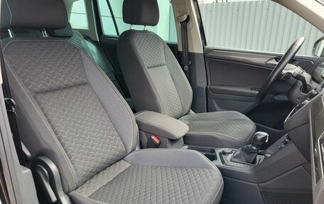 Volkswagen Tiguan II, 2018 год, 2 340 000 рублей, 35 фотография