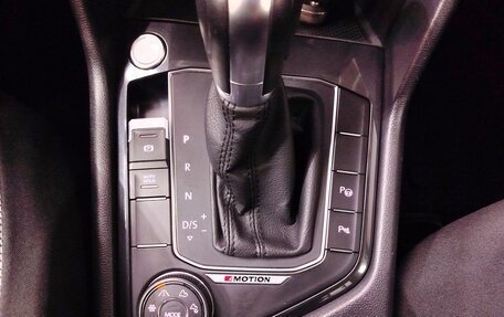 Volkswagen Tiguan II, 2018 год, 2 570 000 рублей, 17 фотография