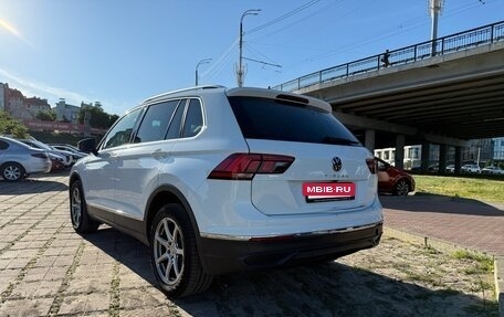 Volkswagen Tiguan II, 2021 год, 2 350 000 рублей, 3 фотография