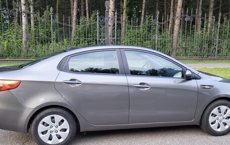 KIA Rio III рестайлинг, 2013 год, 640 000 рублей, 2 фотография