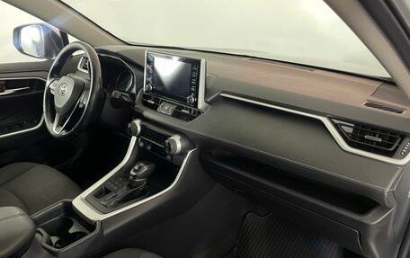 Toyota RAV4, 2019 год, 2 499 000 рублей, 10 фотография