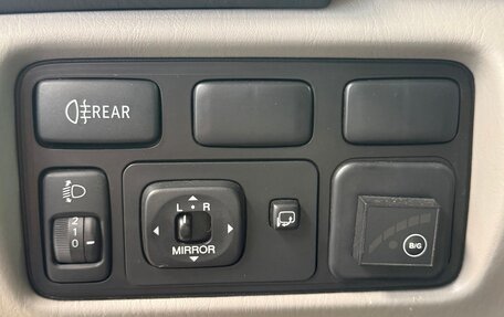 Toyota Land Cruiser 100 рестайлинг 2, 2007 год, 3 075 000 рублей, 13 фотография