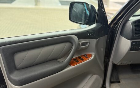 Toyota Land Cruiser 100 рестайлинг 2, 2007 год, 3 075 000 рублей, 16 фотография