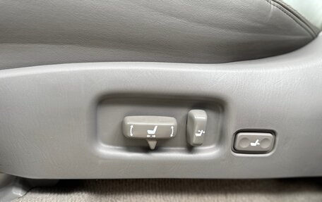 Toyota Land Cruiser 100 рестайлинг 2, 2007 год, 3 075 000 рублей, 14 фотография