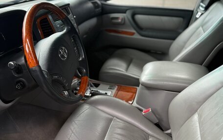 Toyota Land Cruiser 100 рестайлинг 2, 2007 год, 3 075 000 рублей, 17 фотография